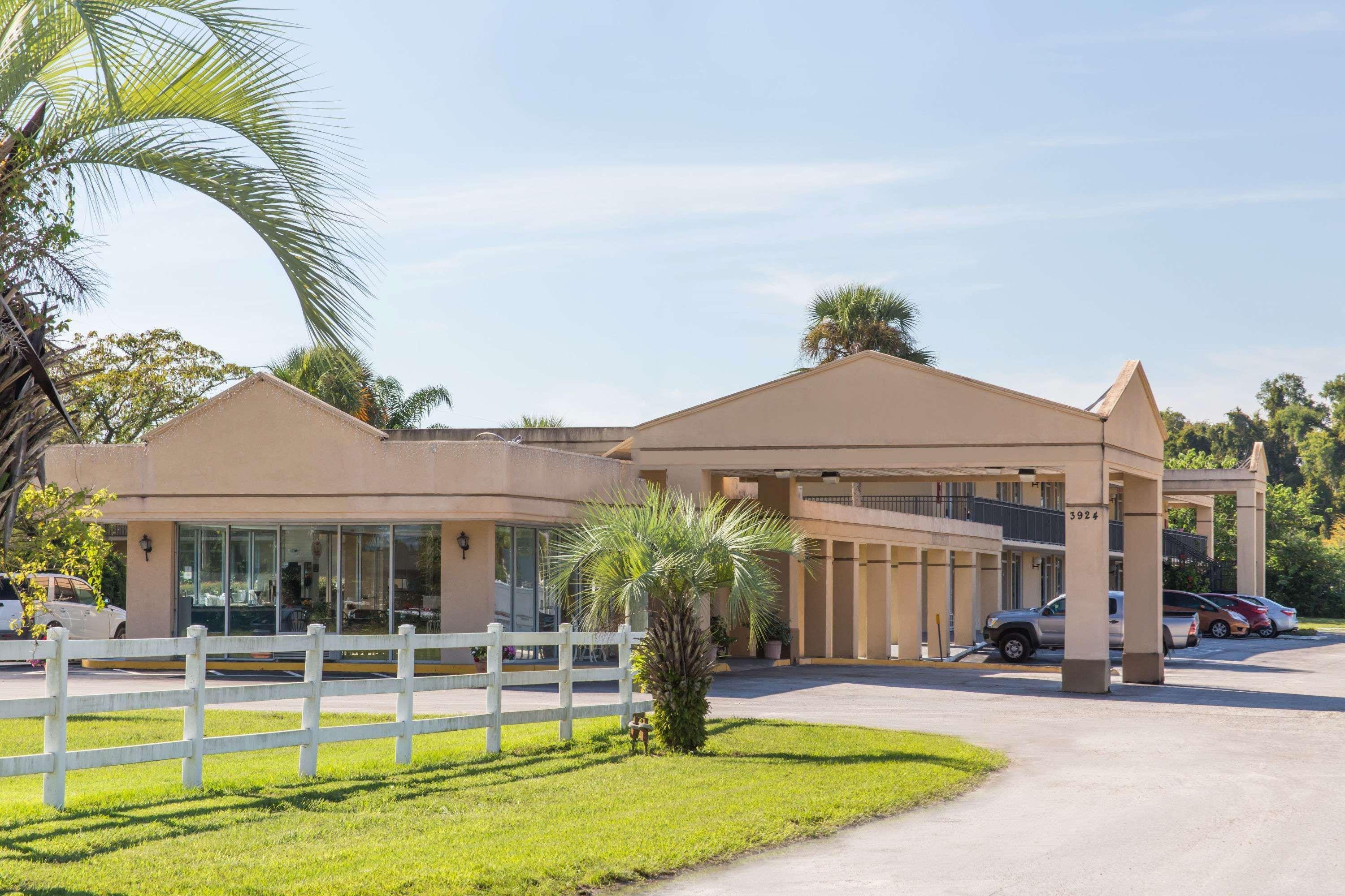 Super 8 By Wyndham Ocala I-75 Hotel Buitenkant foto