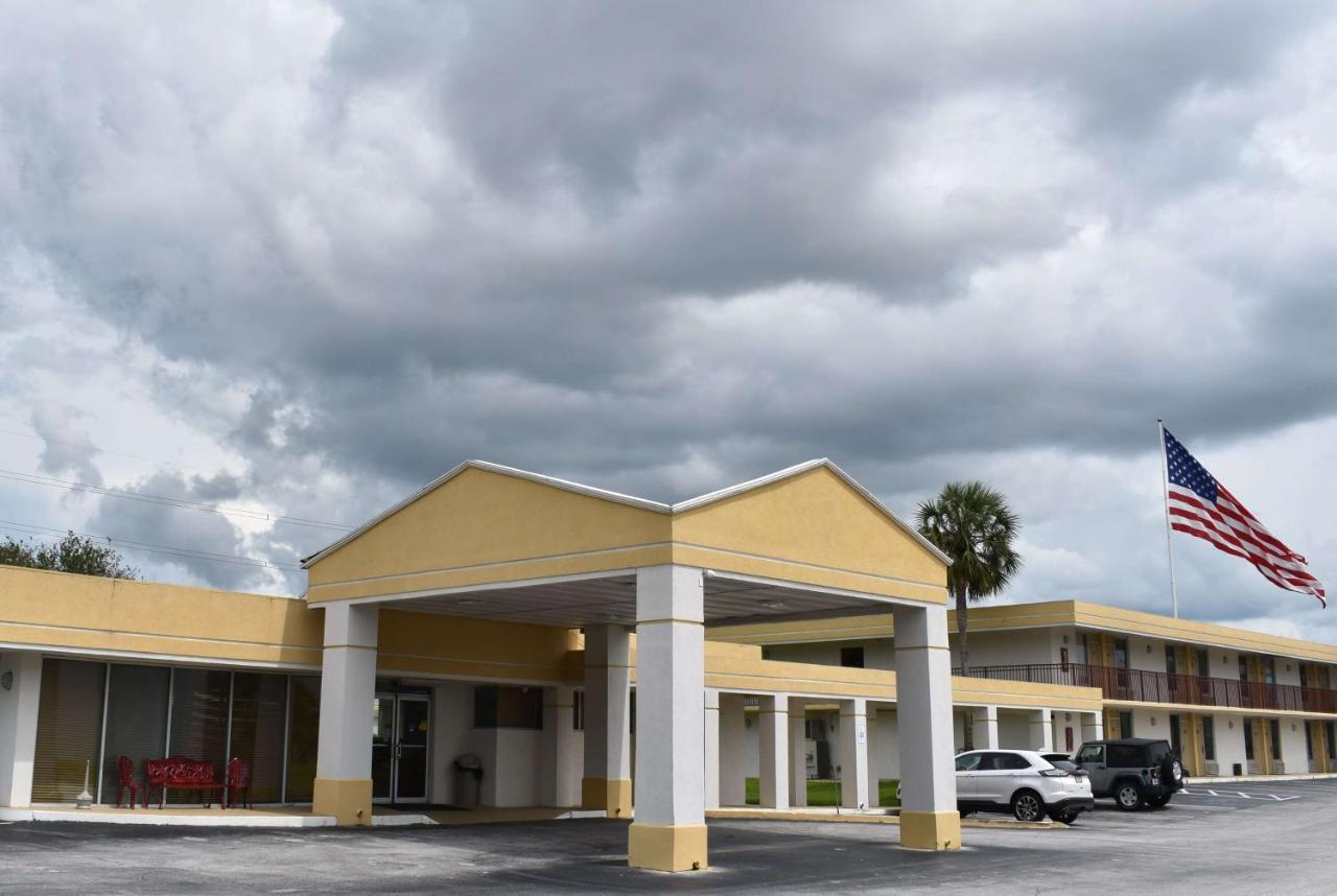 Super 8 By Wyndham Ocala I-75 Hotel Buitenkant foto